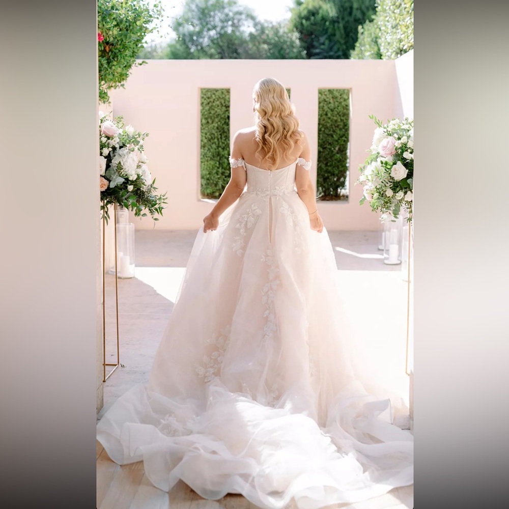 Estee Couture ‘Nikita’ wedding dress 2022 with veil and bolero ..GREAT DEAL!!!